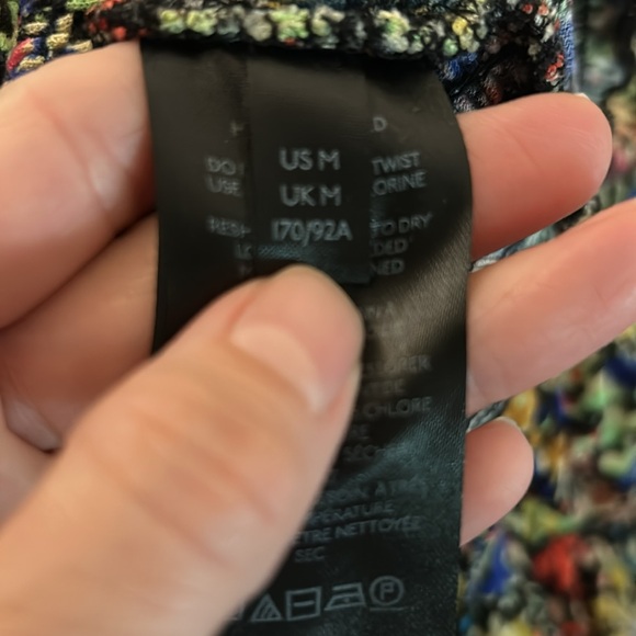 Urban Outfitters Floral Smocked Puff Sleeve Crop Size Medium - Picture 7 of 7